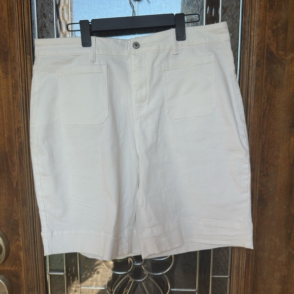 White Flat Front Knee-Length Shorts - Picture 5 of 8